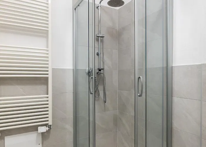 Via Del Rondone 1-2 Bologna